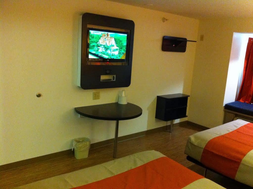 Motel 6 Indianapolis Carmel Buitenkant foto