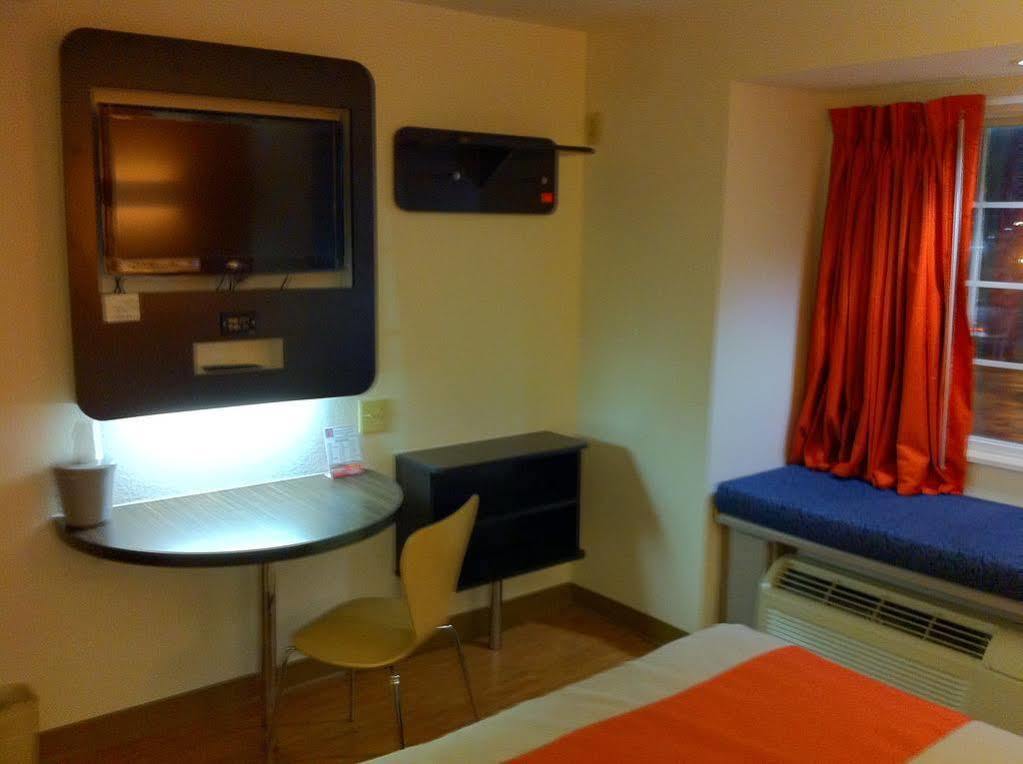 Motel 6 Indianapolis Carmel Buitenkant foto