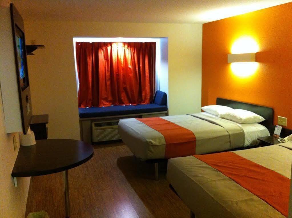 Motel 6 Indianapolis Carmel Buitenkant foto