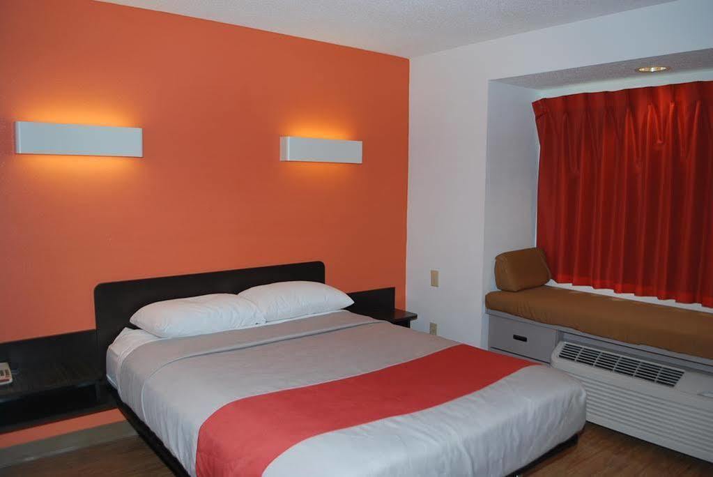 Motel 6 Indianapolis Carmel Buitenkant foto